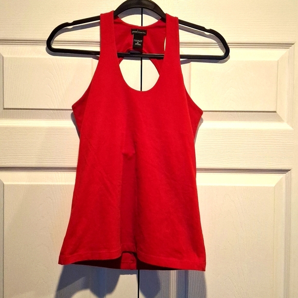 Moda International Keyhole Back Shelf Bra Tank - Picture 2 of 5